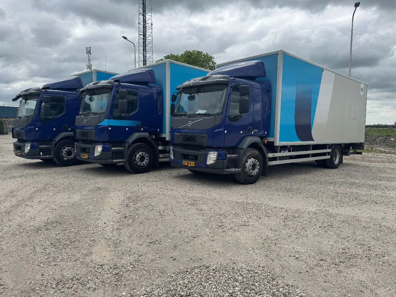 Volvo FL 250 4X2 EURO 6 CARGO LOCK + DHOLLANDIA LIFT T - Camião furgão: foto 1 Volvo FL 250 4X2 EURO 6 CARGO LOCK + DHOLLANDIA LIFT T - Camião furgão: foto 1