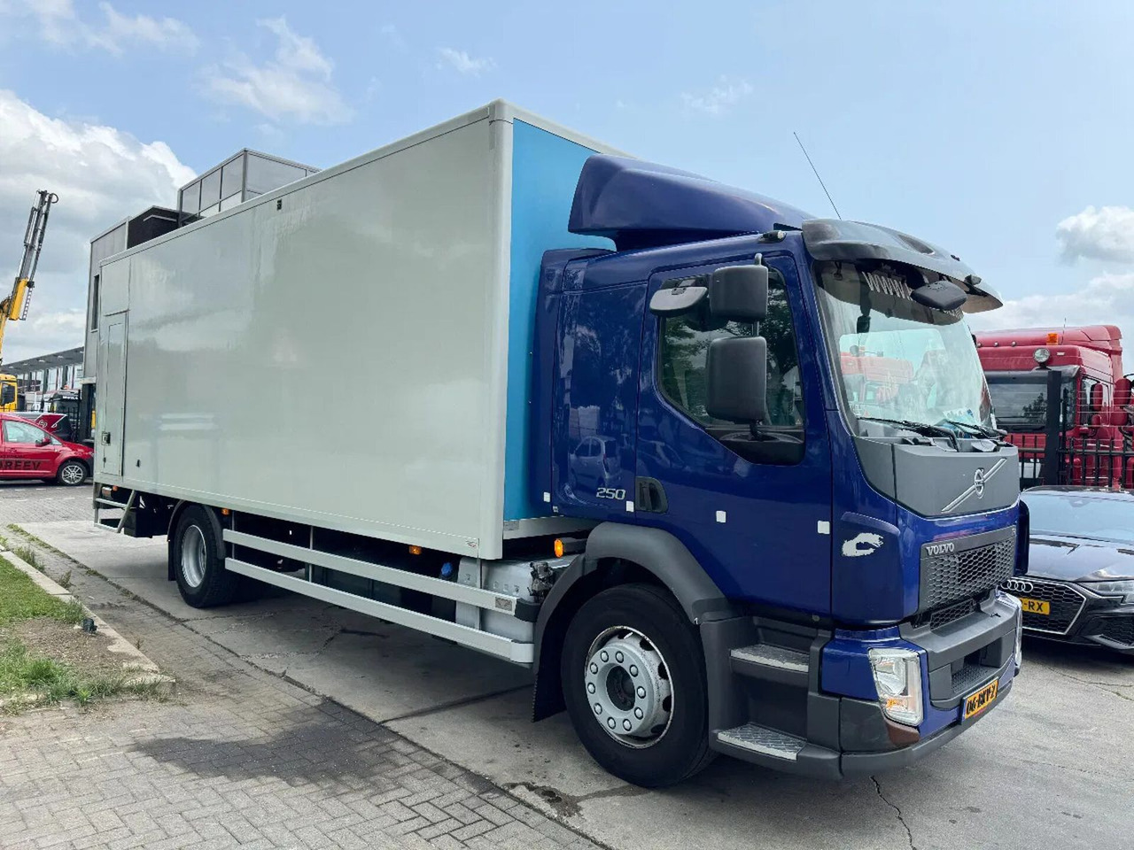 Volvo FL 250 4X2 - EURO 6 + DHOLLANDIA LIFT + TÜV 04-2 - Camião furgão: foto 4 Volvo FL 250 4X2 - EURO 6 + DHOLLANDIA LIFT + TÜV 04-2 - Camião furgão: foto 4