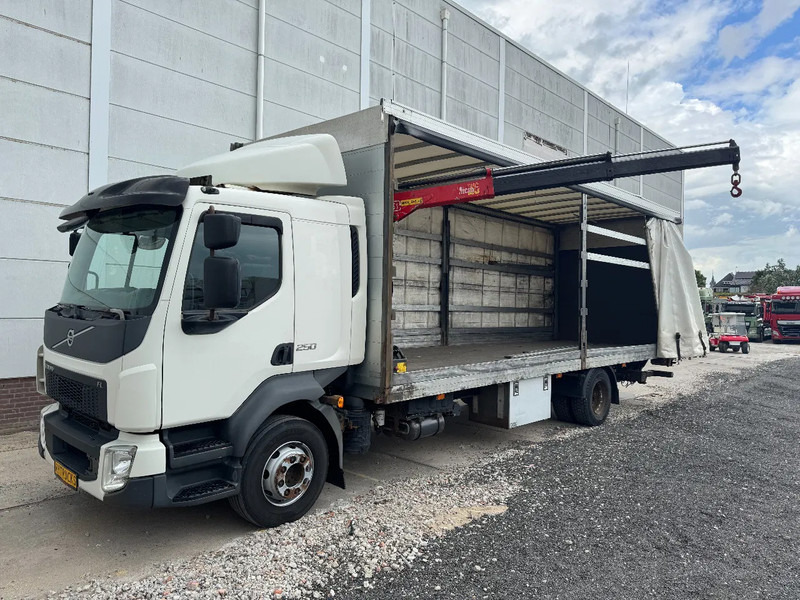 Volvo FL 250 4X2 EURO 6 + FASSI MICRO M25A.12 - Camião de lona, Camião grua: foto 1 Volvo FL 250 4X2 EURO 6 + FASSI MICRO M25A.12 - Camião de lona, Camião grua: foto 1