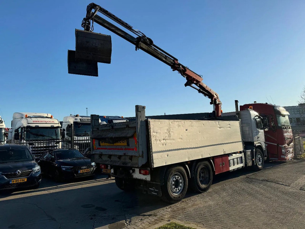 Volvo FM 330 6X2 - EURO 5 + ATLAS 126.3E A2 + REMOTE + - Camião grua: foto 5 Volvo FM 330 6X2 - EURO 5 + ATLAS 126.3E A2 + REMOTE + - Camião grua: foto 5