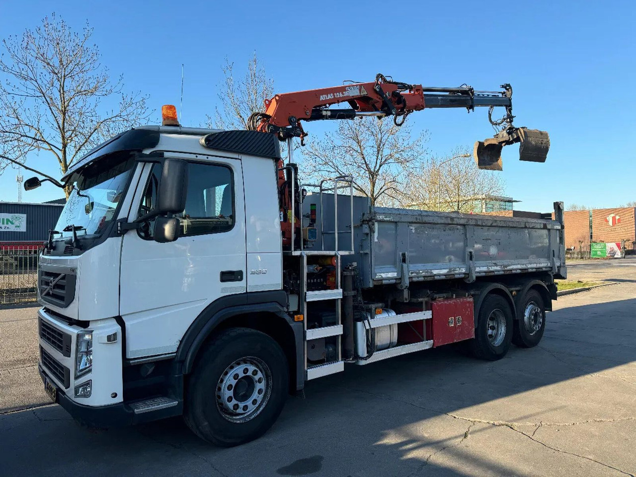Volvo FM 330 6X2 - EURO 5 + ATLAS 126.3E A2 + REMOTE + - Camião basculante, Camião grua: foto 2 Volvo FM 330 6X2 - EURO 5 + ATLAS 126.3E A2 + REMOTE + - Camião basculante, Camião grua: foto 2