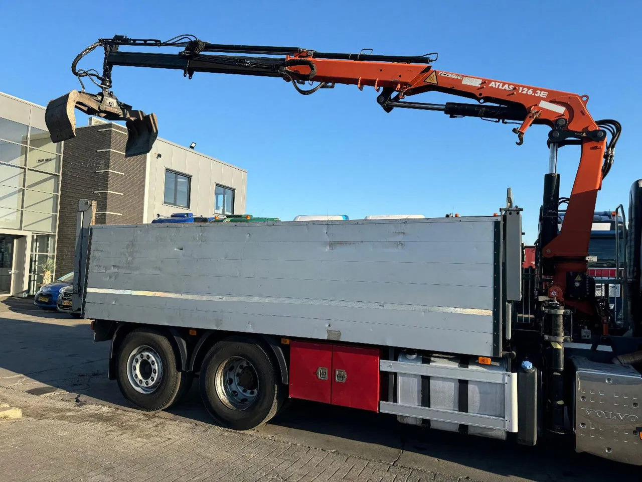Volvo FM 330 6X2 - EURO 5 + ATLAS 126.3E A2 + REMOTE + - Camião grua: foto 3 Volvo FM 330 6X2 - EURO 5 + ATLAS 126.3E A2 + REMOTE + - Camião grua: foto 3