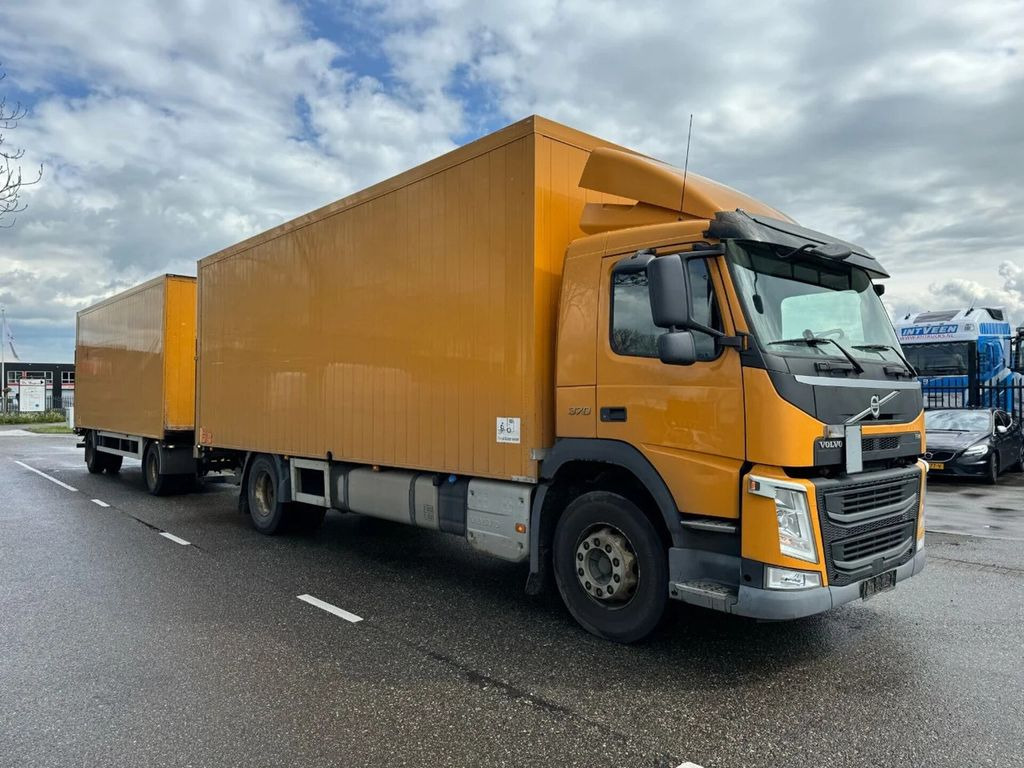 Volvo FM 370 4X2 EURO 6 + HANGER + CARGOBOX + CARGOLIF - Camião furgão: foto 2 Volvo FM 370 4X2 EURO 6 + HANGER + CARGOBOX + CARGOLIF - Camião furgão: foto 2