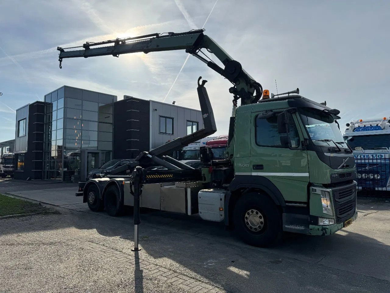 Volvo FM 370 6X2 VDL 21T + HIAB 211 + REMOTE CONTROL - Camião grua: foto 2 Volvo FM 370 6X2 VDL 21T + HIAB 211 + REMOTE CONTROL - Camião grua: foto 2