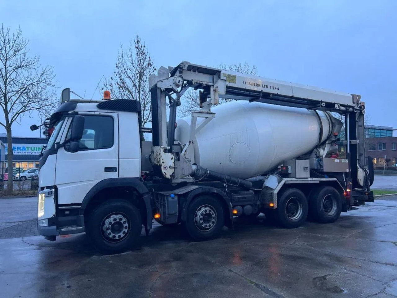 Volvo FM 410 8X4 - 3 UNITS! + MIXER 9m3 + LIEBHERR CON Volvo FM 410 8X4 - 3 UNITS! + MIXER 9m3 + LIEBHERR CON - Camião betoneira: foto 5 Volvo FM 410 8X4 - 3 UNITS! + MIXER 9m3 + LIEBHERR CON Volvo FM 410 8X4 - 3 UNITS! + MIXER 9m3 + LIEBHERR CON - Camião betoneira: foto 5