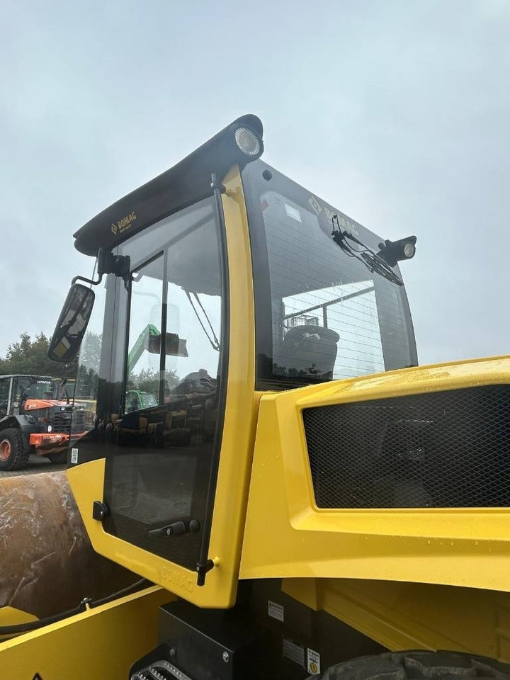 Compactador Bomag BW 211 D-5: foto 15