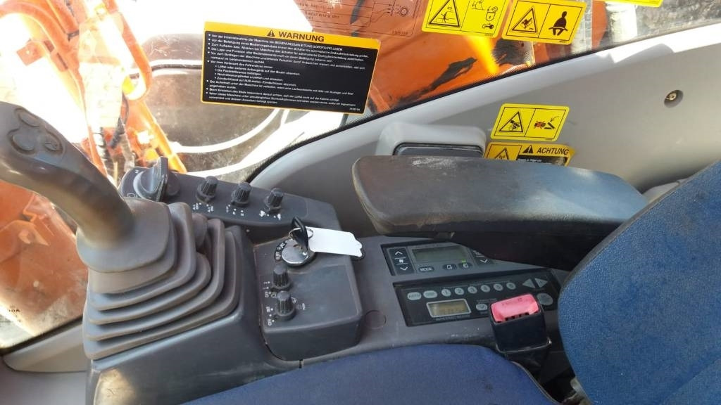 HITACHI ZX 210LC - Escavadora de rastos: foto 5 HITACHI ZX 210LC - Escavadora de rastos: foto 5