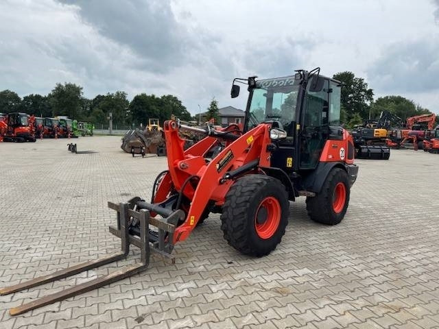 KUBOTA R090 - Pá carregadora de rodas: foto 3 KUBOTA R090 - Pá carregadora de rodas: foto 3
