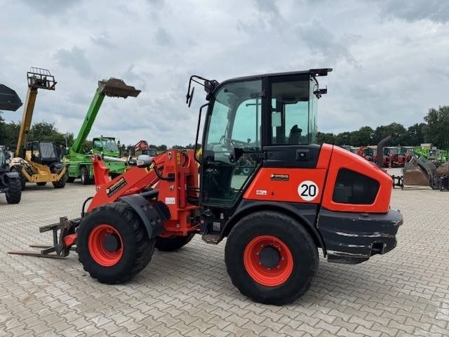 KUBOTA R090 - Pá carregadora de rodas: foto 1 KUBOTA R090 - Pá carregadora de rodas: foto 1