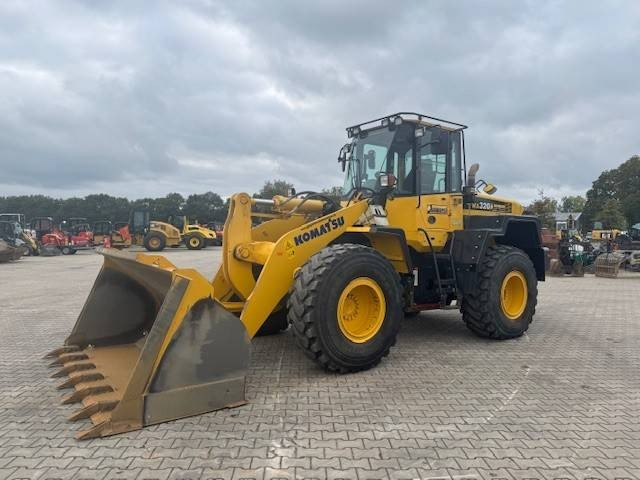 Komatsu WA 320  - Pá carregadora de rodas: foto 1 Komatsu WA 320  - Pá carregadora de rodas: foto 1