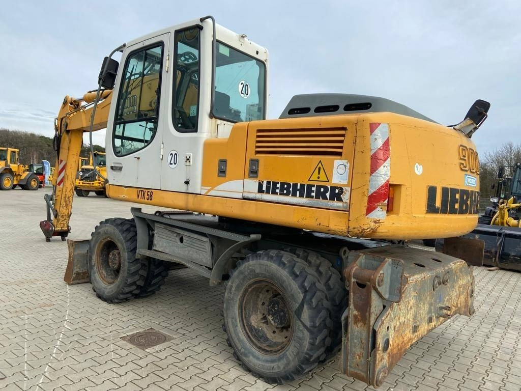 Liebherr A 900 C Litronic - Escavadeira de rodas: foto 1 Liebherr A 900 C Litronic - Escavadeira de rodas: foto 1