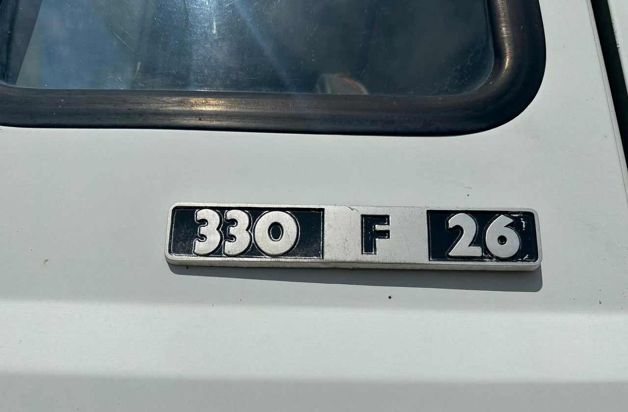 Camião de caixa aberta/ Plataforma, Camião grua Iveco 330 26 con gru: foto 8