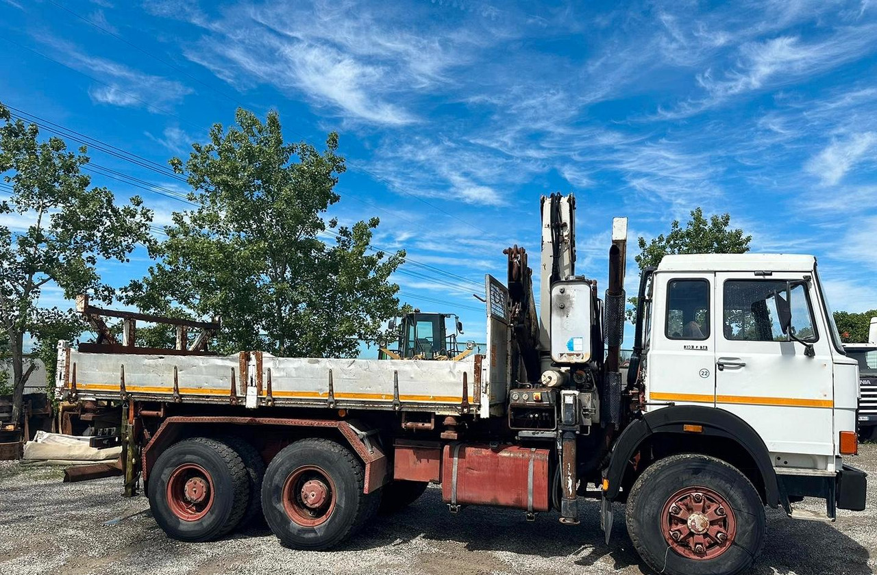 Camião de caixa aberta/ Plataforma, Camião grua Iveco 330 26 con gru: foto 10