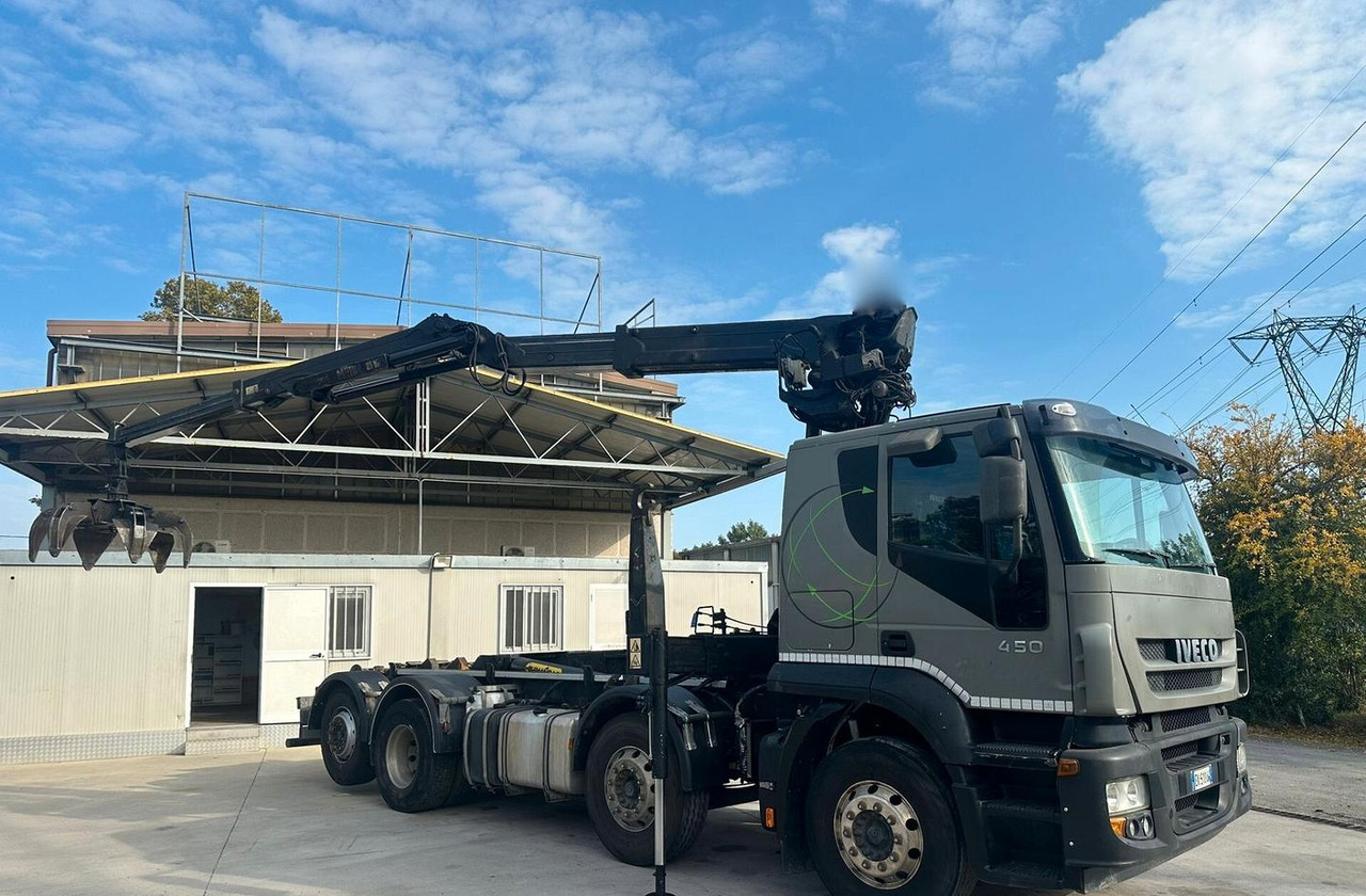 Motrice Iveco scarrabile con gru caricante - Camião polibenne, Camião grua: foto 4 Motrice Iveco scarrabile con gru caricante - Camião polibenne, Camião grua: foto 4