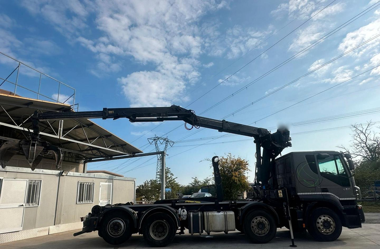 Motrice Iveco scarrabile con gru caricante - Camião polibenne, Camião grua: foto 5 Motrice Iveco scarrabile con gru caricante - Camião polibenne, Camião grua: foto 5