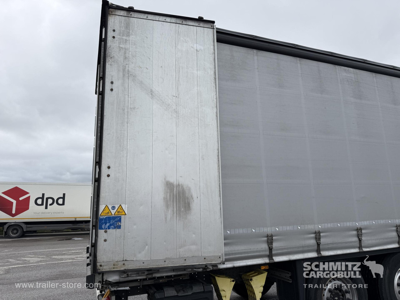 SCHMITZ Curtainsider Standard - Semi-reboque de lona: foto 2 SCHMITZ Curtainsider Standard - Semi-reboque de lona: foto 2