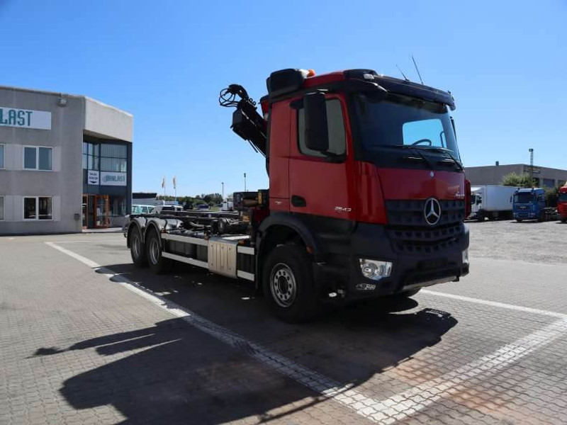 Mercedes-Benz Arocs 2643 euro 6 - Camião com sistema de cabo: foto 3 Mercedes-Benz Arocs 2643 euro 6 - Camião com sistema de cabo: foto 3