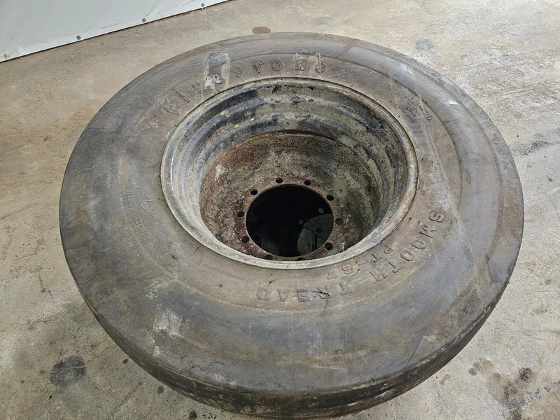 Firestone 16.9-30 - Pneu por Camião: foto 5 Firestone 16.9-30 - Pneu por Camião: foto 5