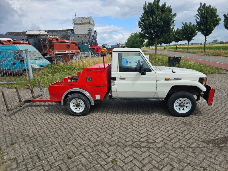 Toyota Land Cruiser LB71MOD - SUV: foto 4 Toyota Land Cruiser LB71MOD - SUV: foto 4