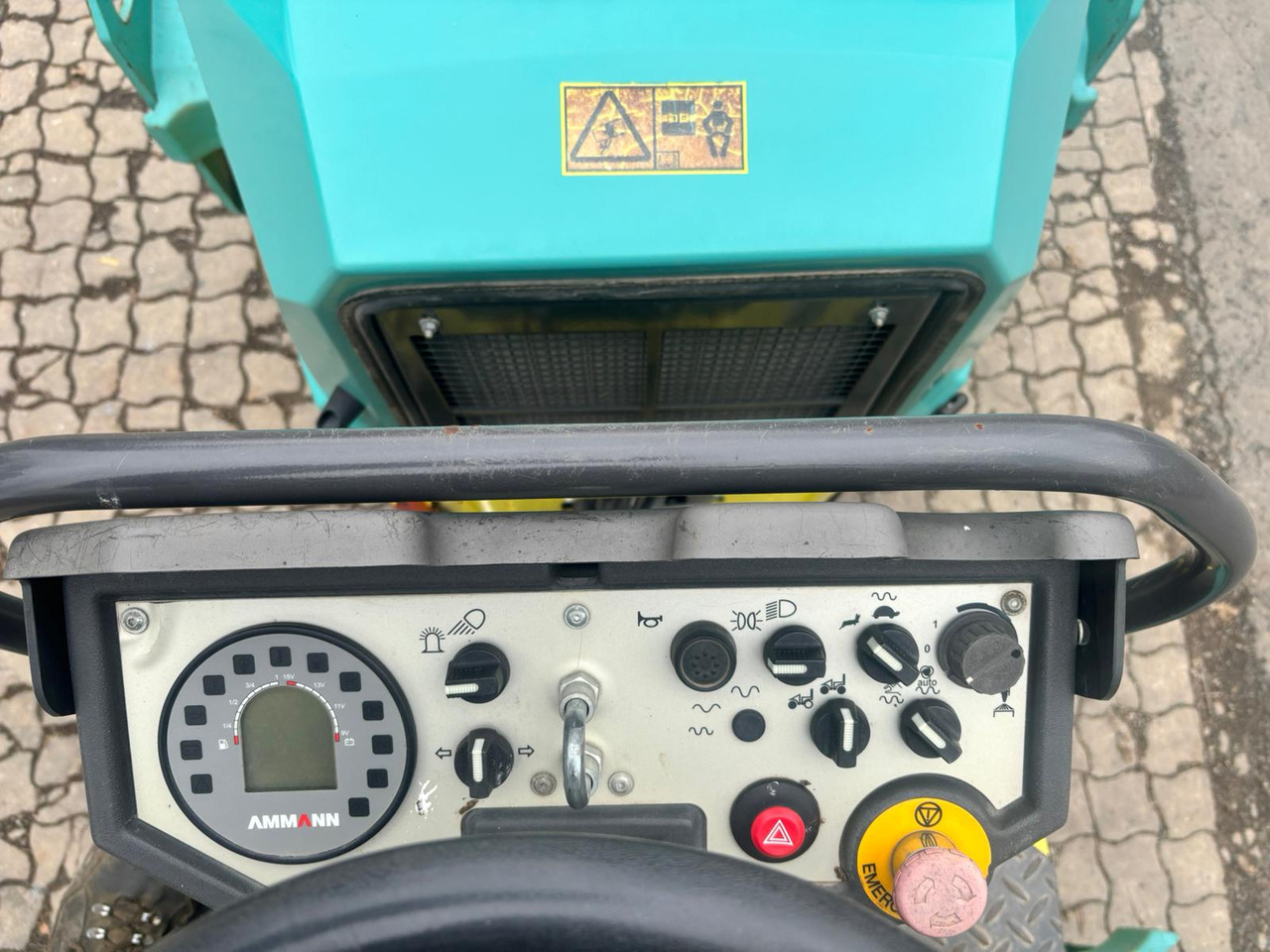 Compactador de asfalto AMMANN ARX 26: foto 11