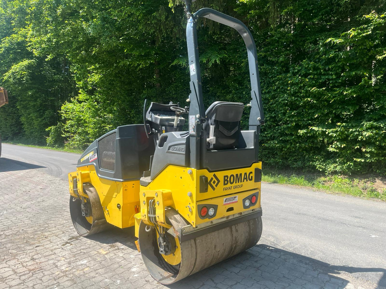 BOMAG BW 120 AD-5 - Compactador pequeno de asfalto: foto 5 BOMAG BW 120 AD-5 - Compactador pequeno de asfalto: foto 5