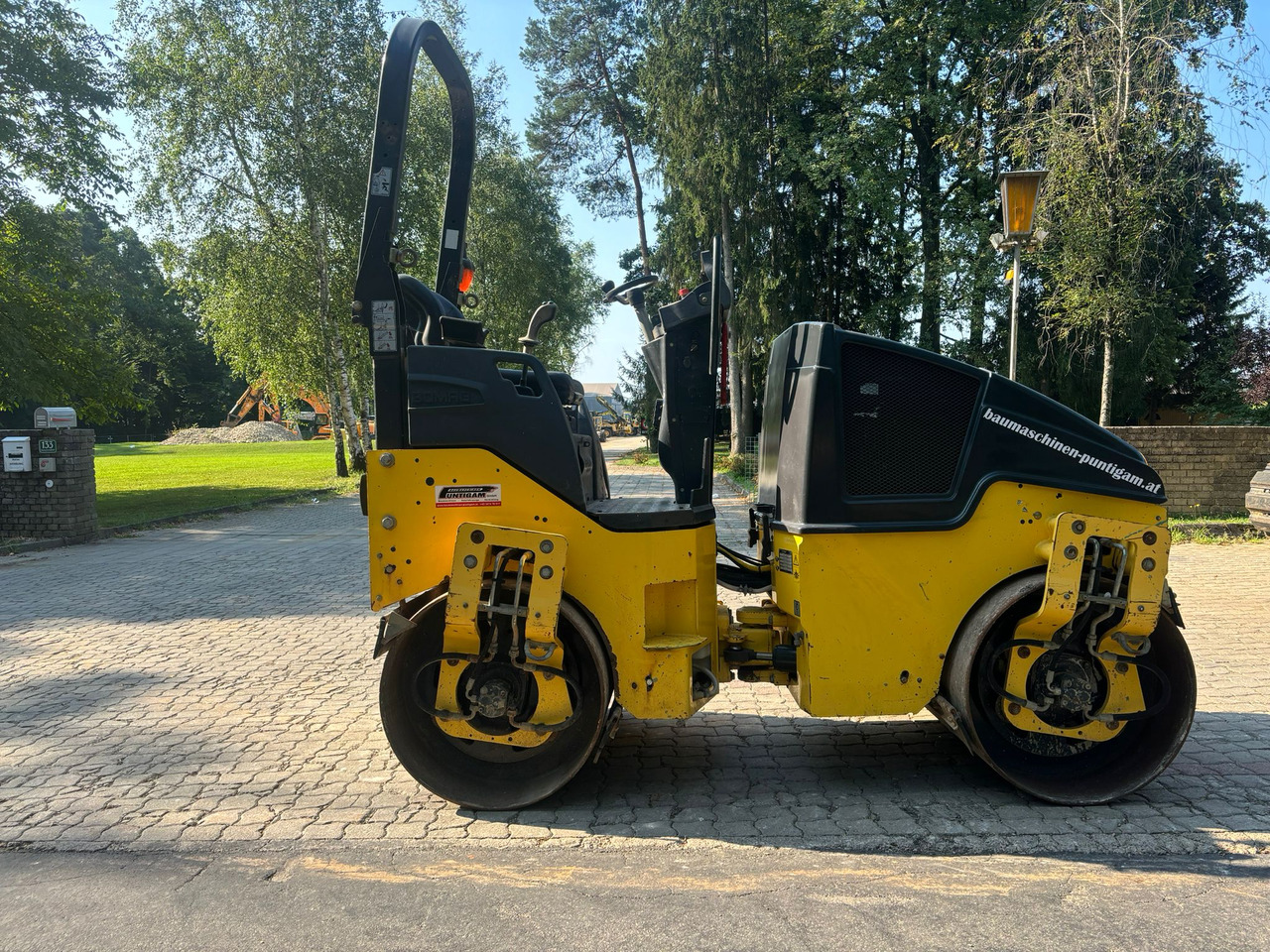 BOMAG BW 120 AD-5 - Compactador pequeno de asfalto: foto 2 BOMAG BW 120 AD-5 - Compactador pequeno de asfalto: foto 2