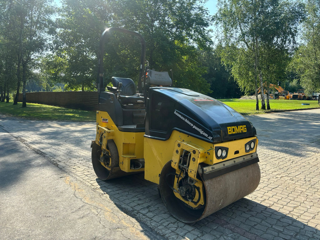 BOMAG BW 120 AD-5 - Compactador pequeno de asfalto: foto 4 BOMAG BW 120 AD-5 - Compactador pequeno de asfalto: foto 4