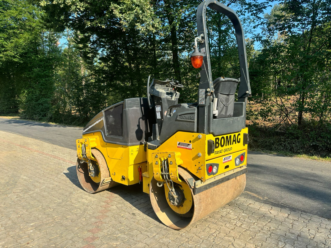 BOMAG BW 120 AD-5 - Compactador pequeno de asfalto: foto 5 BOMAG BW 120 AD-5 - Compactador pequeno de asfalto: foto 5