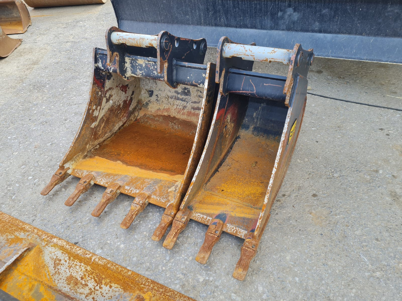 Bucket package for Yanmar B 95 W - Balde escavadora por Escavadeira de rodas: foto 2 Bucket package for Yanmar B 95 W - Balde escavadora por Escavadeira de rodas: foto 2