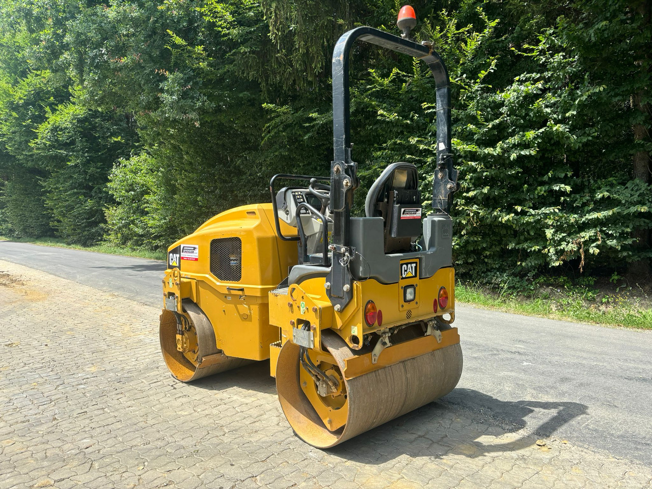 CATERPILLAR CB 4 B - Compactador pequeno de asfalto: foto 5 CATERPILLAR CB 4 B - Compactador pequeno de asfalto: foto 5