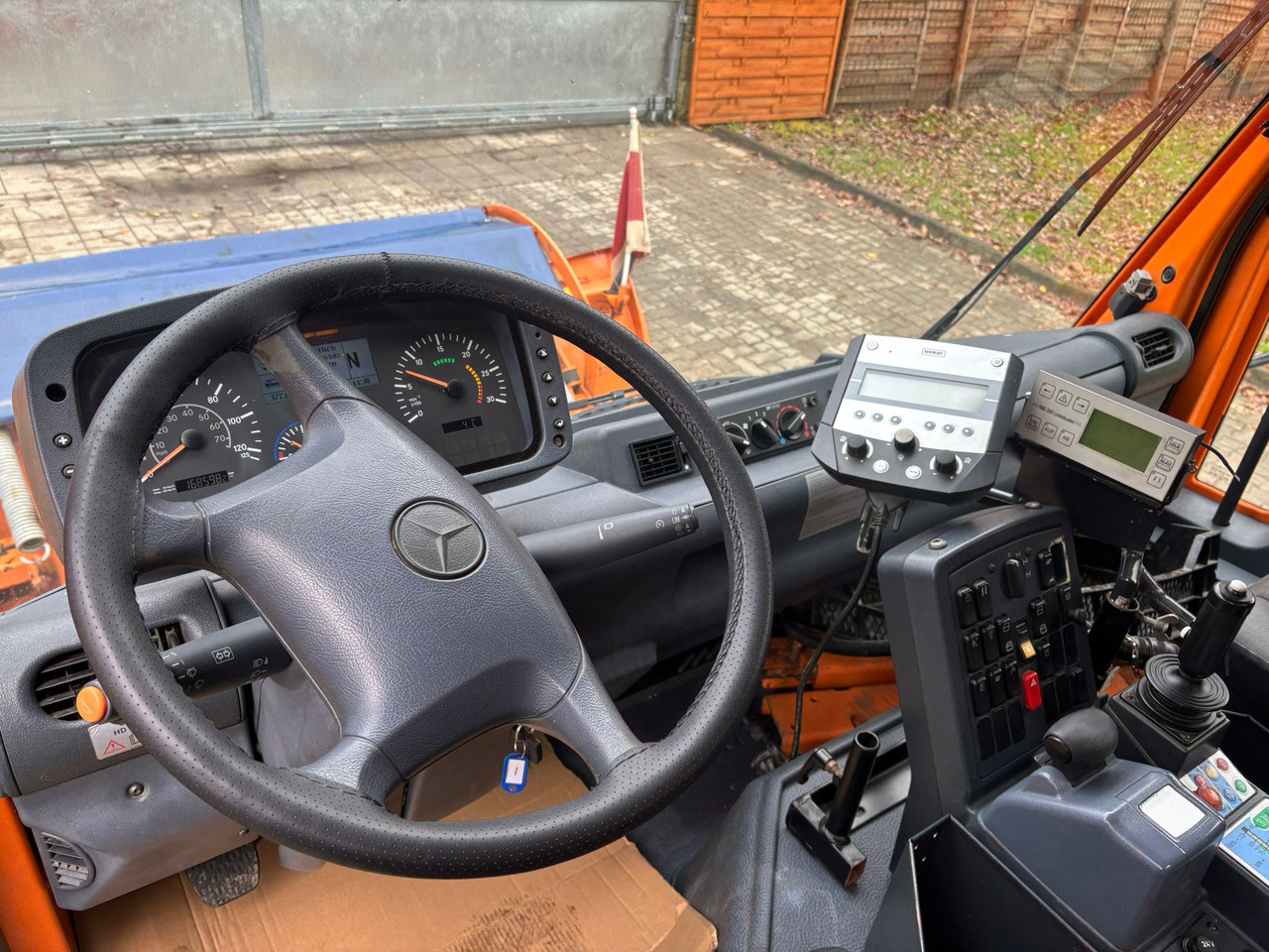 Camião MERCEDES-BENZ Unimog U400: foto 15