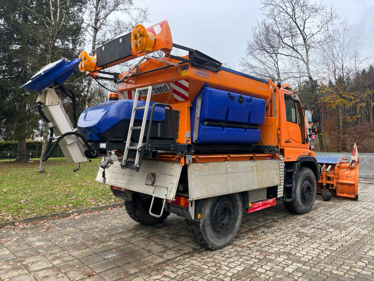 Camião MERCEDES-BENZ Unimog U400: foto 7