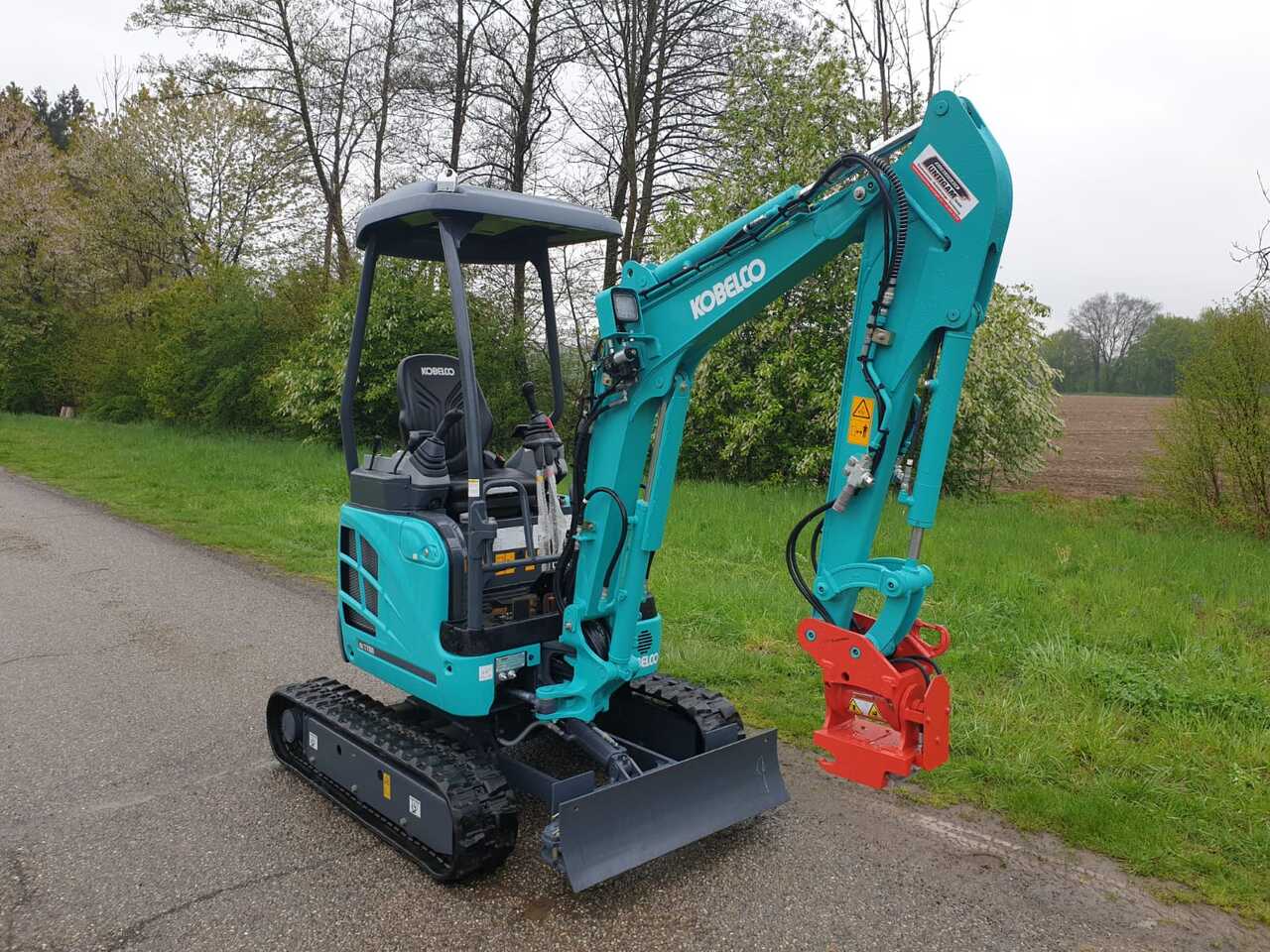 KOBELCO SK 17 SR-3E - Mini escavadeira: foto 4 KOBELCO SK 17 SR-3E - Mini escavadeira: foto 4