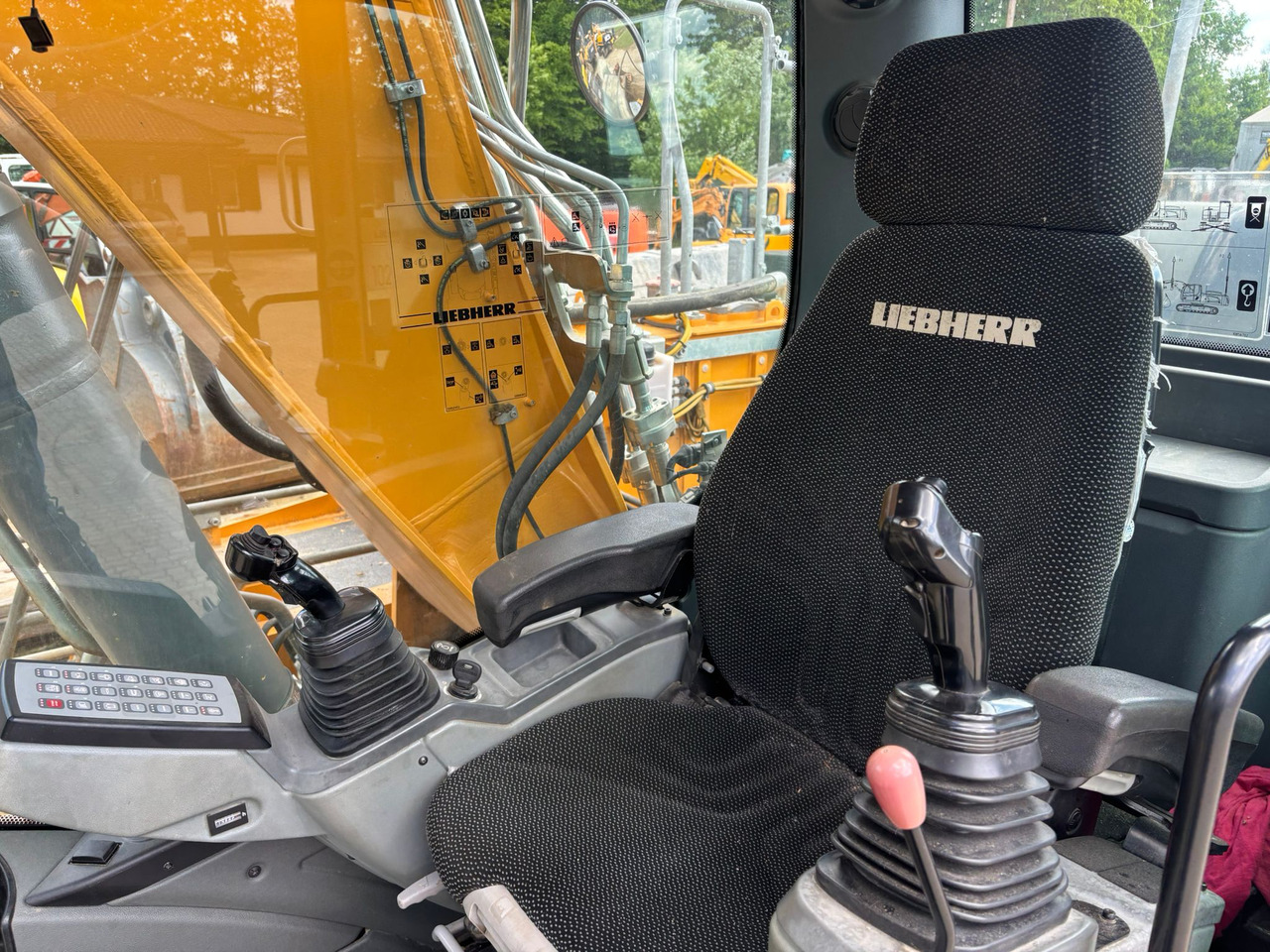 Escavadora de rastos LIEBHERR R 922 LC: foto 12