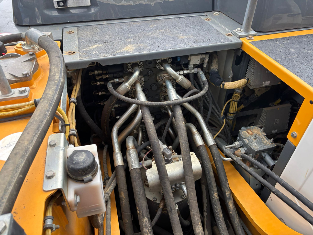 Escavadora de rastos LIEBHERR R 922 LC: foto 9