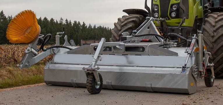 Sweeper type Typ 600 - Vassoura por Trator florestal: foto 1 Sweeper type Typ 600 - Vassoura por Trator florestal: foto 1