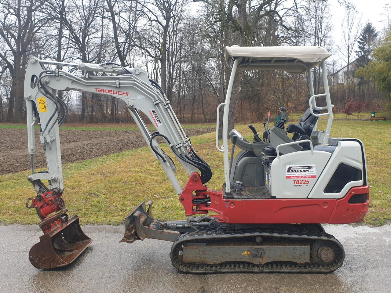 TAKEUCHI TB 225 - Mini escavadeira: foto 1 TAKEUCHI TB 225 - Mini escavadeira: foto 1