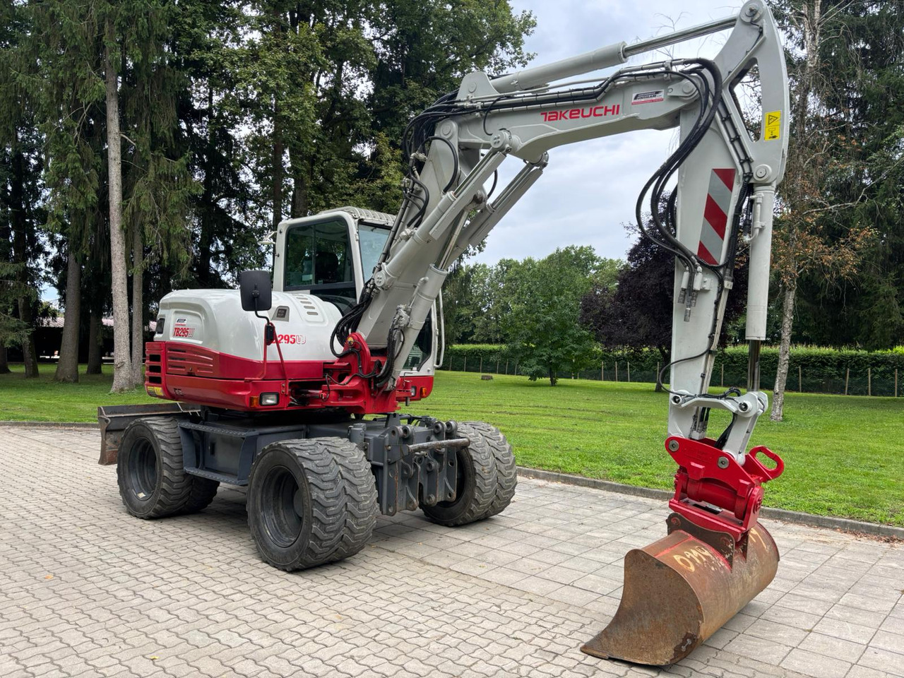 TAKEUCHI TB 295 W - Escavadeira de rodas: foto 4 TAKEUCHI TB 295 W - Escavadeira de rodas: foto 4