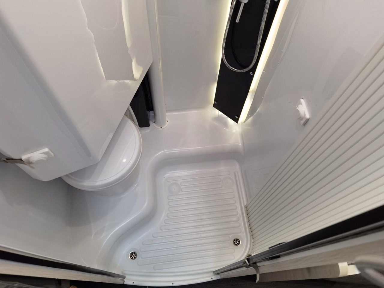 Leasing de  Chausson 627 GA TITANIUM -PREMIUM /EINZELBETTEN & HUBBETT Chausson 627 GA TITANIUM -PREMIUM /EINZELBETTEN & HUBBETT: foto 23