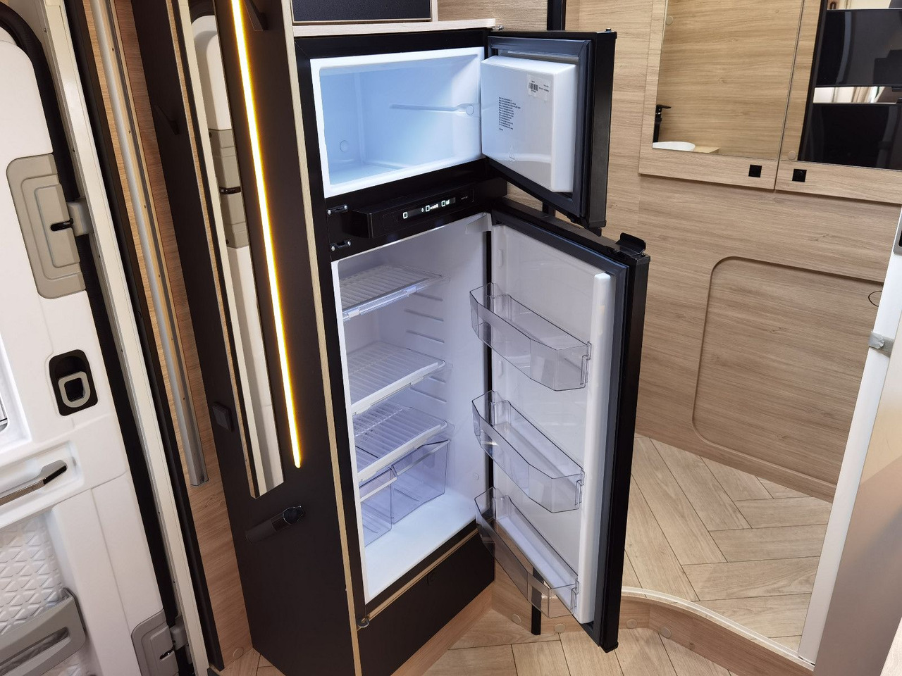 Autocaravana perfilada Chausson 630 TITANIUM / - 2026 - / EINZEL. - HUBBETTEN: foto 12