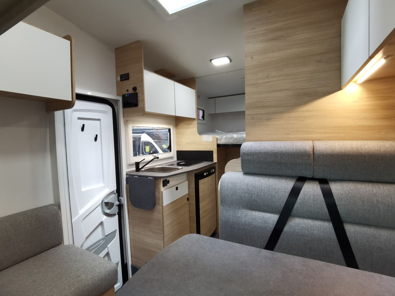 Autocaravana capucine Chausson C 514 FIRST LINE /140PS / ZUBEHÖR- PAKET / 5.99M: foto 13