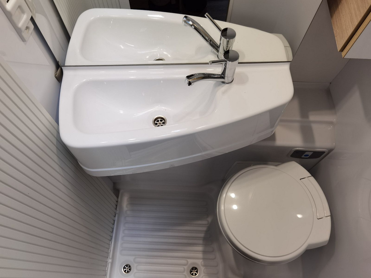 Autocaravana capucine Chausson C 514 FIRST LINE /140PS / ZUBEHÖR- PAKET / 5.99M: foto 19