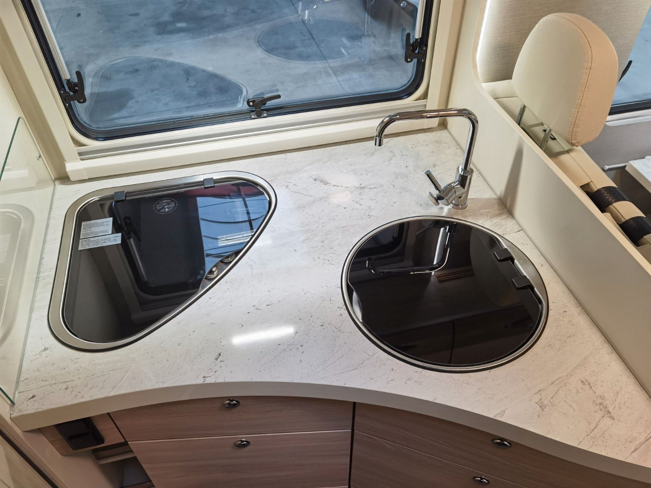 Autocaravana capucine Eura Mobil ACTIVA ONE 630 LS / -2025- / 140PS / RAUMWUNDER: foto 19 Autocaravana capucine Eura Mobil ACTIVA ONE 630 LS / -2025- / 140PS / RAUMWUNDER: foto 19