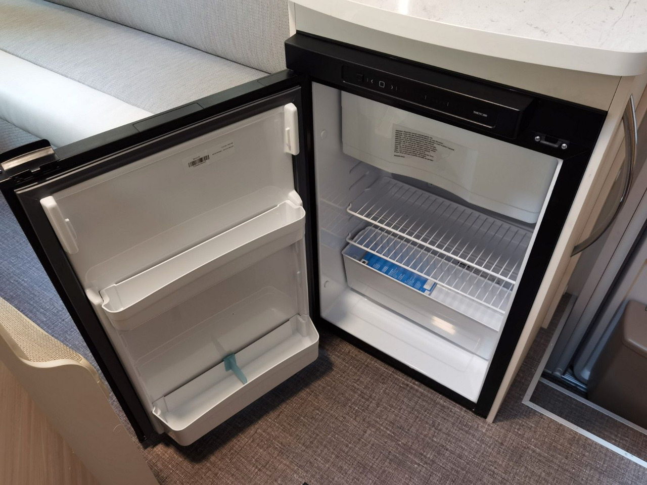 Autocaravana capucine Eura Mobil ACTIVA ONE 630 LS / -2025- / 140PS / RAUMWUNDER: foto 21 Autocaravana capucine Eura Mobil ACTIVA ONE 630 LS / -2025- / 140PS / RAUMWUNDER: foto 21