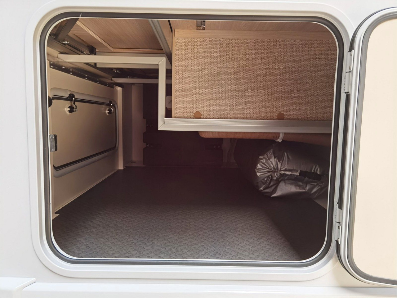 Autocaravana capucine Eura Mobil ACTIVA ONE 650 HS /MODELL 2025/ HECKSITZGRUPPE: foto 12