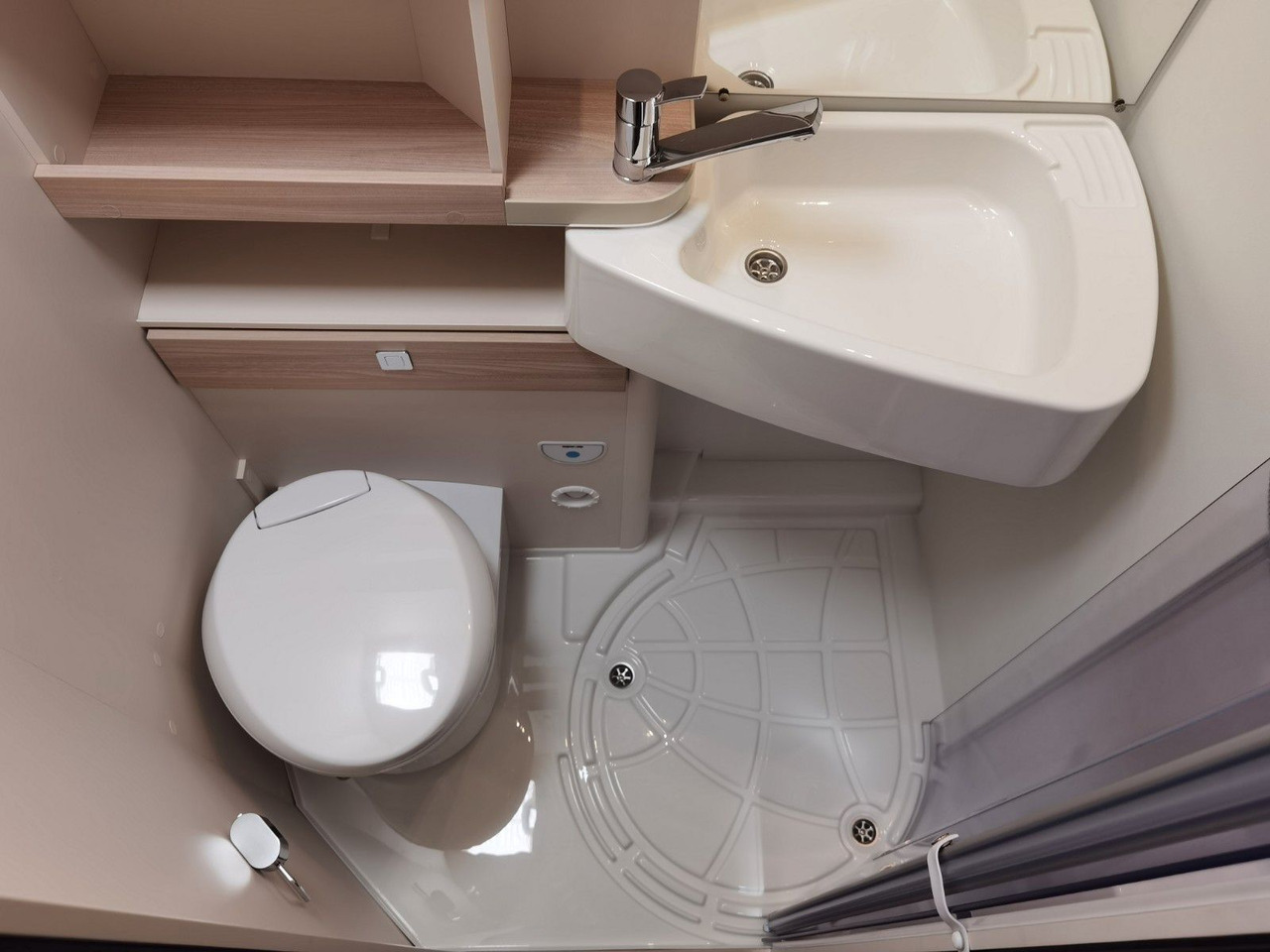Autocaravana capucine Eura Mobil ACTIVA ONE 650 HS /MODELL 2025/ HECKSITZGRUPPE: foto 23