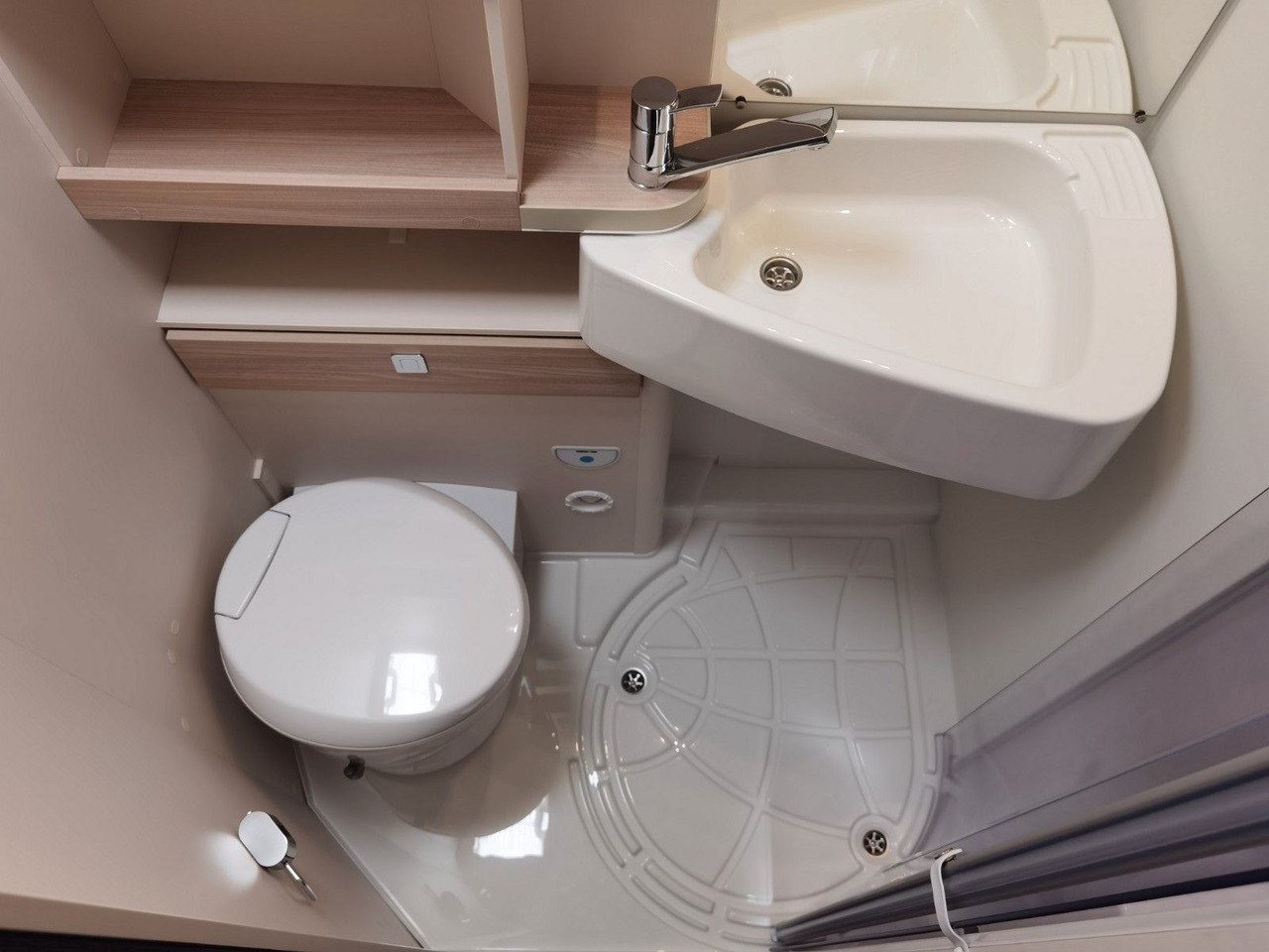 Autocaravana capucine Eura Mobil ACTIVA ONE 650 HS /MODELL 2025/ HECKSITZGRUPPE: foto 24