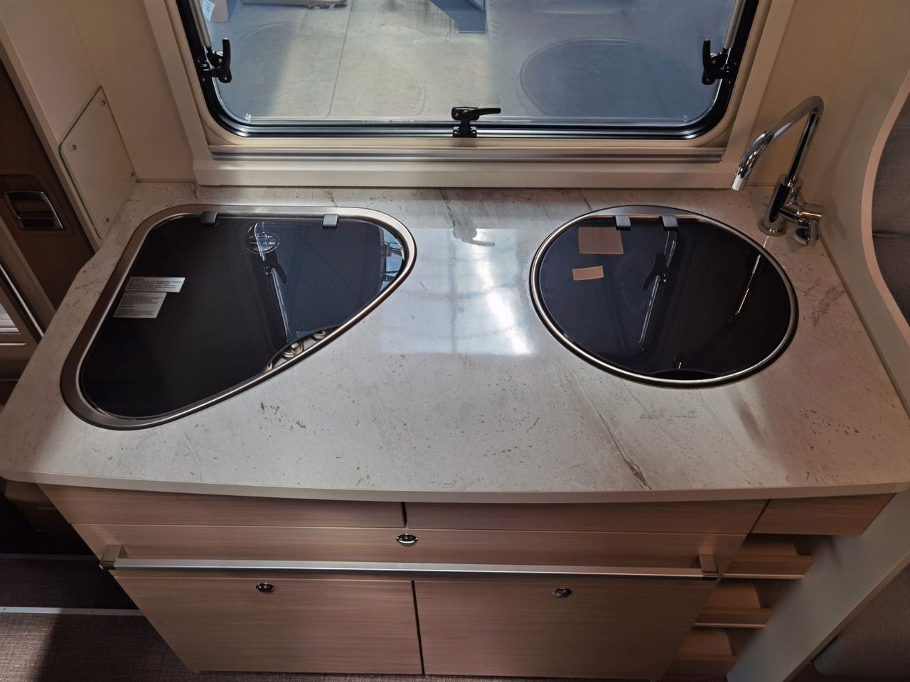Autocaravana capucine Eura Mobil ACTIVA ONE 650 HS /MODELL 2025/ HECKSITZGRUPPE: foto 22