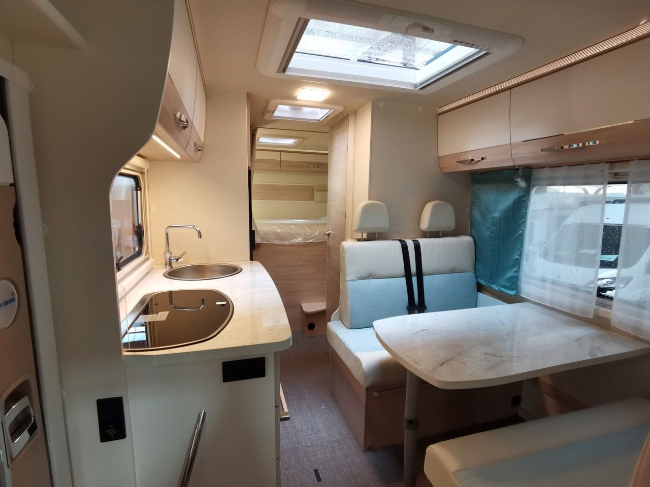 Autocaravana capucine Eura Mobil ACTIVA ONE 690 HB / 180PS-40H MAXI/ PANORAMADACH: foto 14