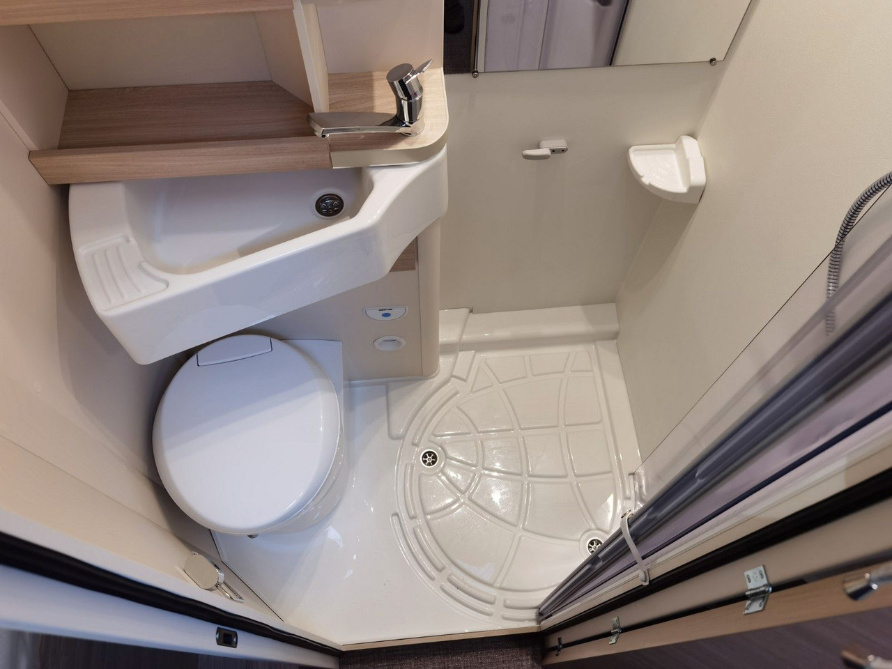 Autocaravana capucine Eura Mobil ACTIVA ONE 690 HB / 180PS-40H MAXI/ PANORAMADACH: foto 20